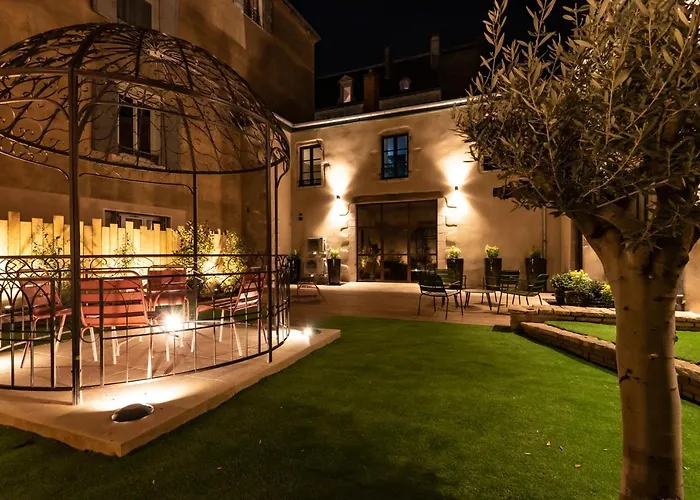 Le Cosy Chic . Proche Gare . Centre-Ville Macon . Neuf . Climatisation . Design . Wifi .