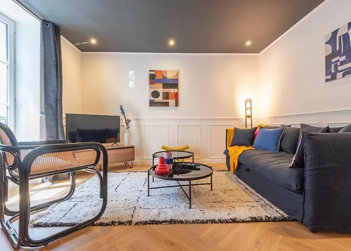 Le Cosy Chic . Proche Gare . Centre-Ville Macon . Neuf . Climatisation . Design . Wifi .