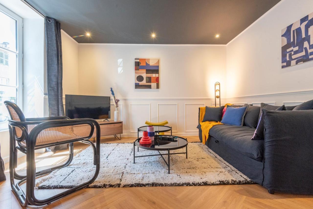 Le Cosy Chic . Proche Gare . Centre-ville . Neuf . Climatisation . Design . Wifi . Apartment Mâcon