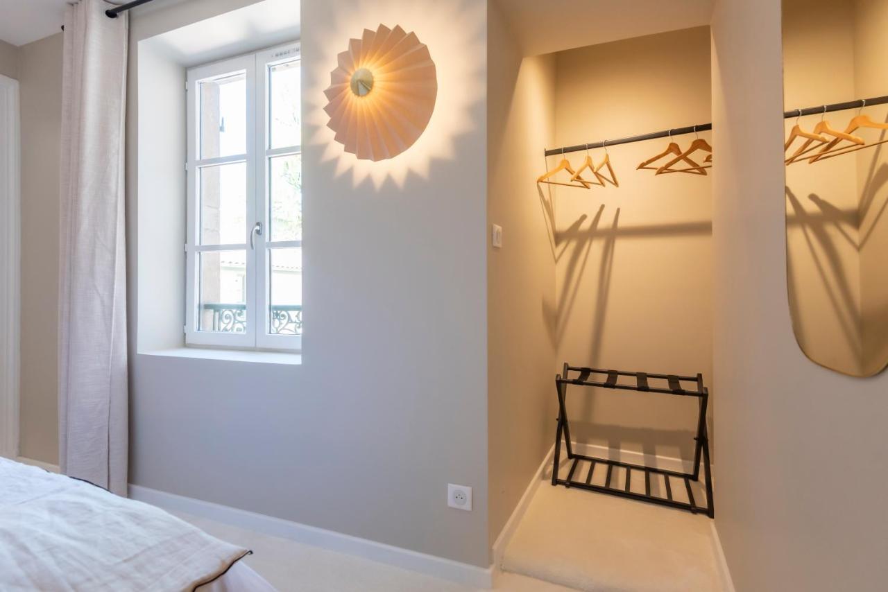 Apartment Le Cosy Chic . Proche Gare . Centre-ville . Neuf . Climatisation . Design . Wifi . *